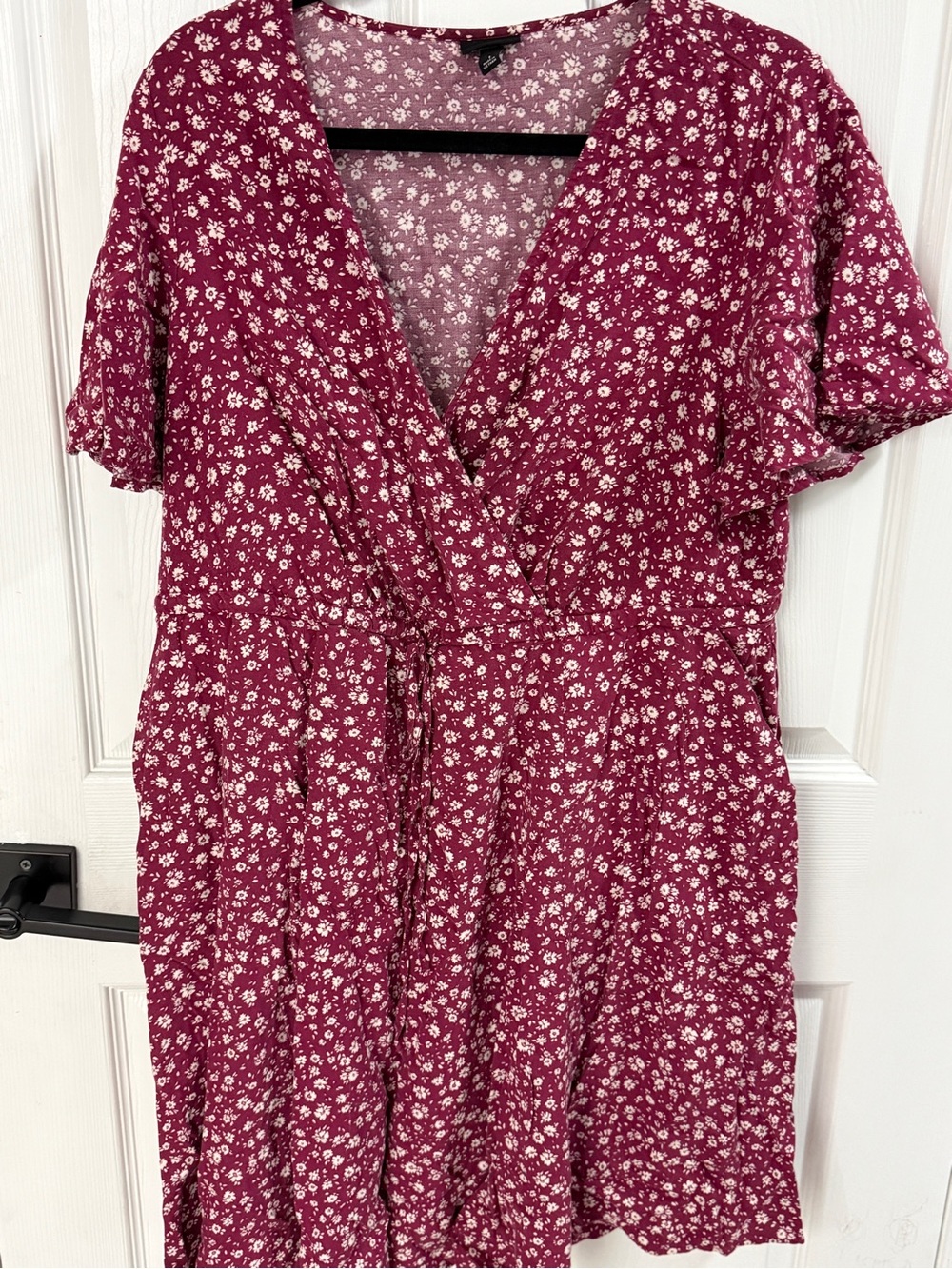 Torrid Size 1 Burgundy Ditsy Floral Wrap Mini Dress Flutter Sleeve Plus Size 1X